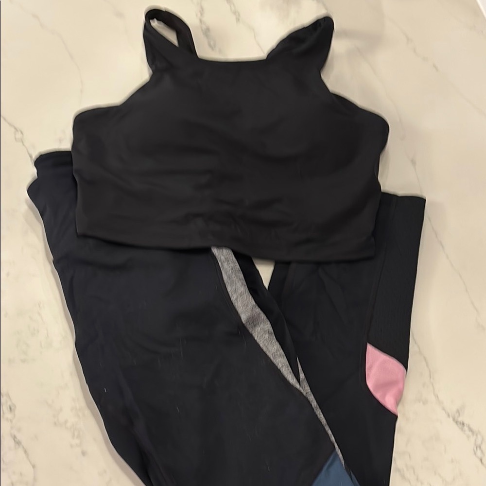 Womens Black Athletic Crop Top and Leggings Set - Picture 2 of 7